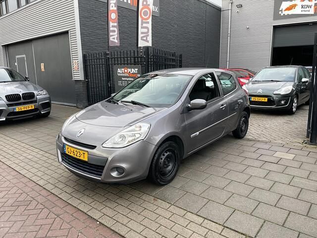 Grijs Occasion 2013 Renault Clio IV Hatchback | € 2.499 (Eerlijke prijs) - Afbeelding 1/4