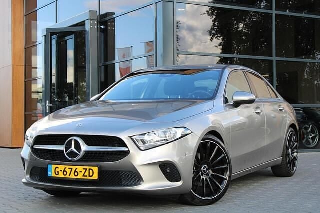 Grijs Gebruikt 2020 Mercedes A180 Business Sedan | € 23.450 (Super prijs) - Afbeelding 1/4