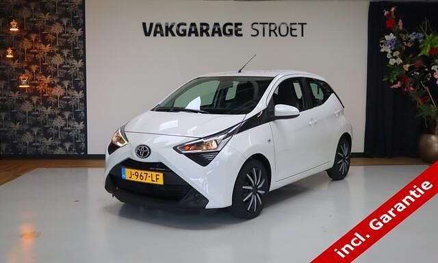 Wit Gebruikt 2020 Toyota Aygo X-play Hatchback | € 10.999 (Eerlijke prijs) - Afbeelding 1/4