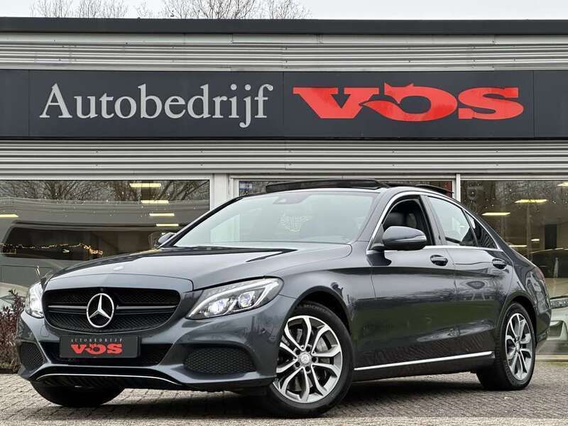 Grijs Gebruikt 2016 Mercedes C350e Sedan | € 24.900 (Iets duurder) - Afbeelding 1/4