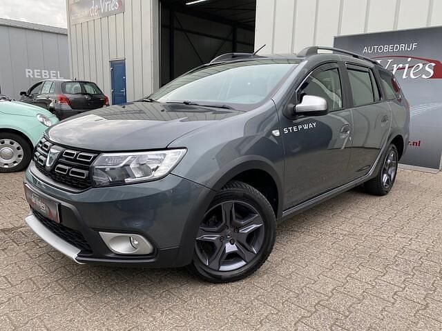 Grijs Gebruikt 2017 Dacia Logan MCV Stepway MPV | € 8.540 (Eerlijke prijs) - Afbeelding 1/4