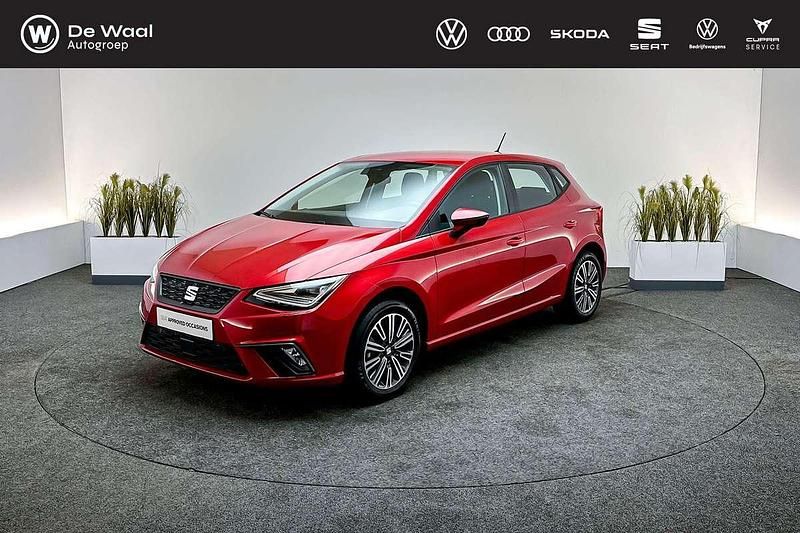 Rood Occasion 2024 Seat Ibiza Business Hatchback | € 21.400 (Goede deal) - Afbeelding 1/3