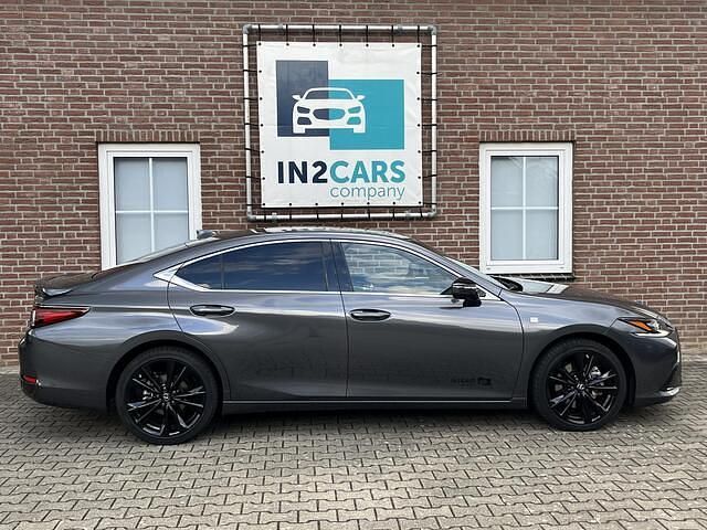 Occasion Lexus ES300H Sport Line 218 PK (160 kW) 2024 Grijs Sedan