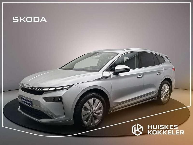 Grijs Nieuw 2025 Skoda Enyaq iV Business Line SUV | € 52.205 (Iets duurder) - Afbeelding 1/4