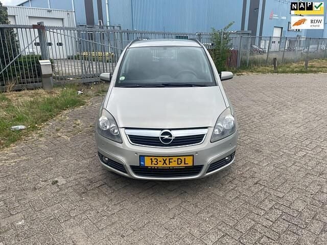 Grijs Occasion 2007 Opel Zafira MPV | € 1.399 (Super prijs) - Afbeelding 1/4
