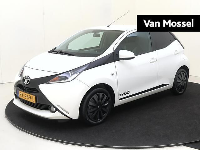 Occasion Toyota Aygo X-play 69 PK (50 kW) 2018 Wit Hatchback
