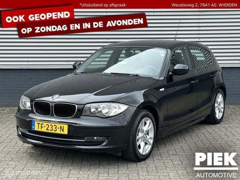 Zwart, metallic lak Gebruikt 2010 BMW 116 Hatchback | € 6.999 (Iets duurder) - Afbeelding 1/3