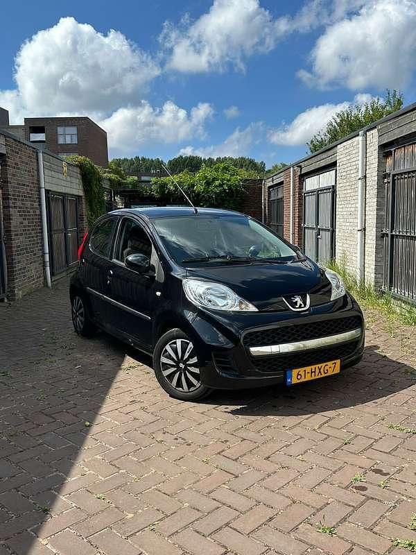 Zwart Gebruikt 2009 Peugeot 107 Hatchback | € 2.500 (Super prijs) - Afbeelding 1/4