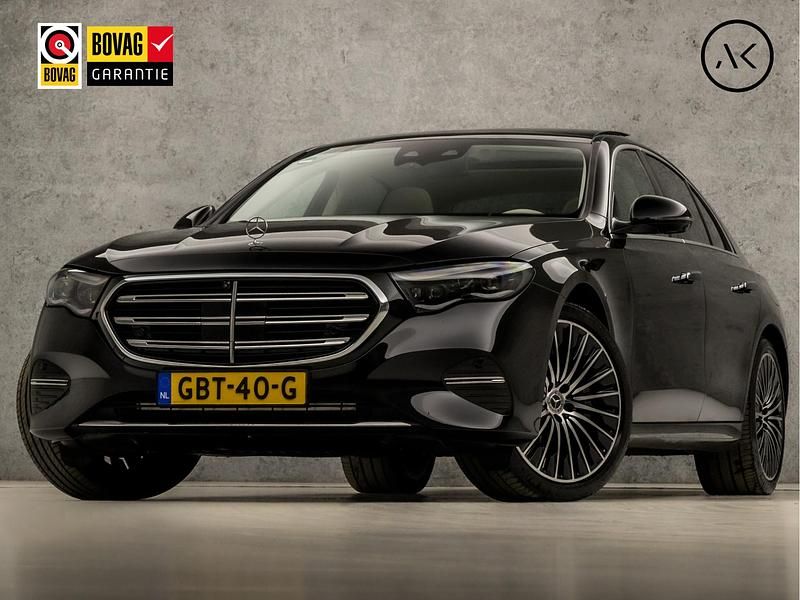 Zwart Gebruikt 2024 Mercedes E300 Exclusive Sedan | € 62.445 (Iets duurder) - Afbeelding 1/4