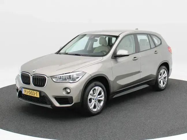 Grijs Gebruikt 2016 BMW X1 Sport Line SUV | € 19.850 (Eerlijke prijs) - Afbeelding 1/4