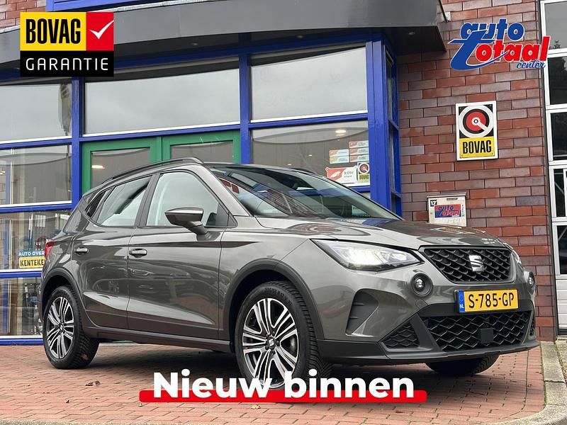 Groen Gebruikt 2023 Seat Arona Style SUV | € 19.345 (Eerlijke prijs) - Afbeelding 1/4