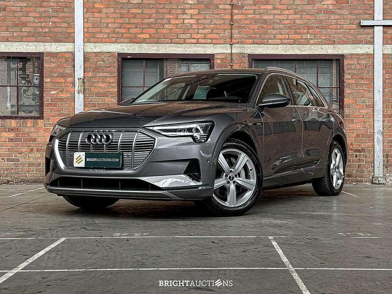 Grijs Gebruikt 2020 Audi e-tron Business SUV | € 16.801 (Super prijs) - Afbeelding 1/3