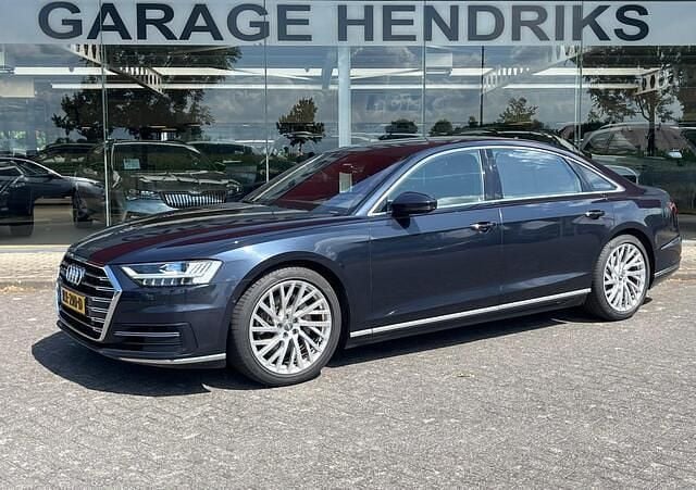 Blauw, metallic lak Gebruikt 2018 Audi A8L Sedan | € 42.500 - Afbeelding 1/4