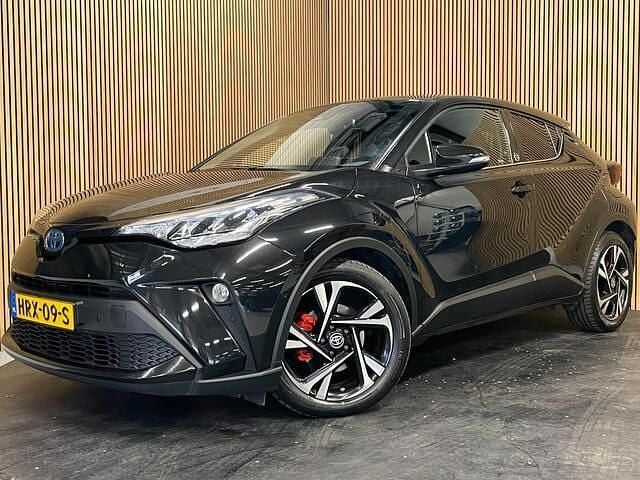 Zwart Gebruikt 2022 Toyota C-HR Executive SUV | € 22.895 (Goede deal) - Afbeelding 1/2