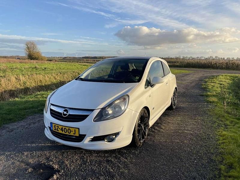 Wit Gebruikt 2009 Opel Corsa Color Edition Hatchback | € 1.499 (Super prijs) - Afbeelding 1/4
