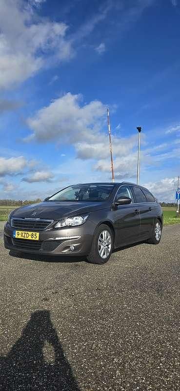 Zilver Occasion 2014 Peugeot 308 MPV | € 5.350 (Eerlijke prijs) - Afbeelding 1/4