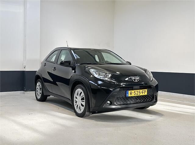 Zwart Gebruikt 2022 Toyota Aygo X Play SUV | € 14.949 (Super prijs) - Afbeelding 1/4