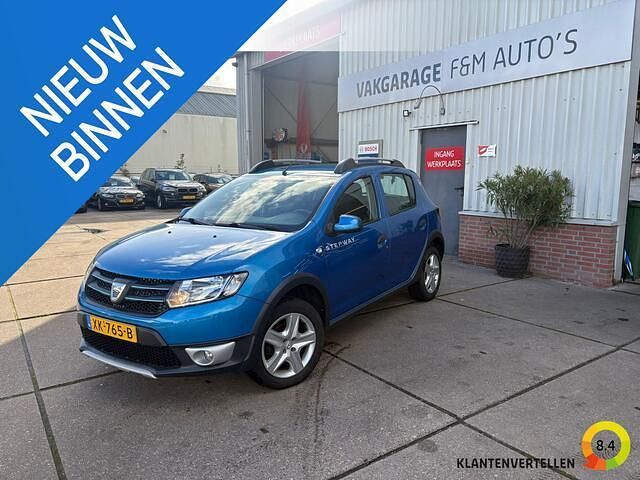 Blauw Gebruikt 2015 Dacia Sandero Lauréate Hatchback | € 6.950 (Eerlijke prijs) - Afbeelding 1/4