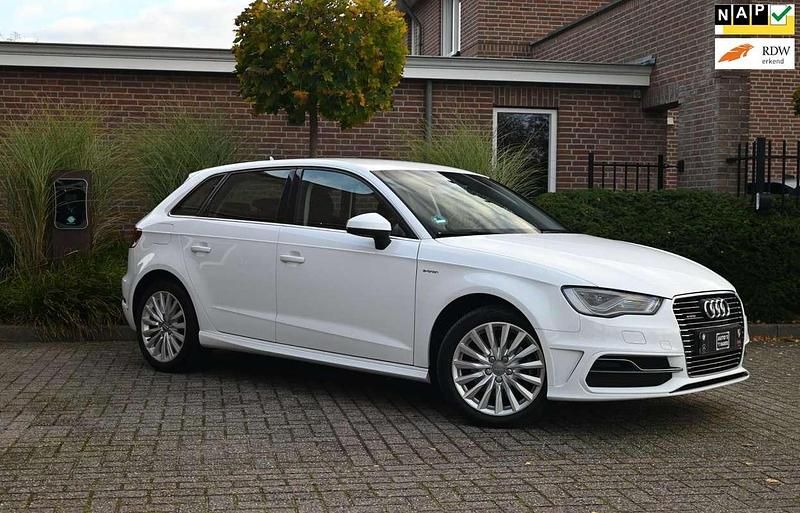 Wit Gebruikt 2015 Audi A3 Sportback e-tron Attraction Hatchback | € 13.900 (Eerlijke prijs) - Afbeelding 1/4