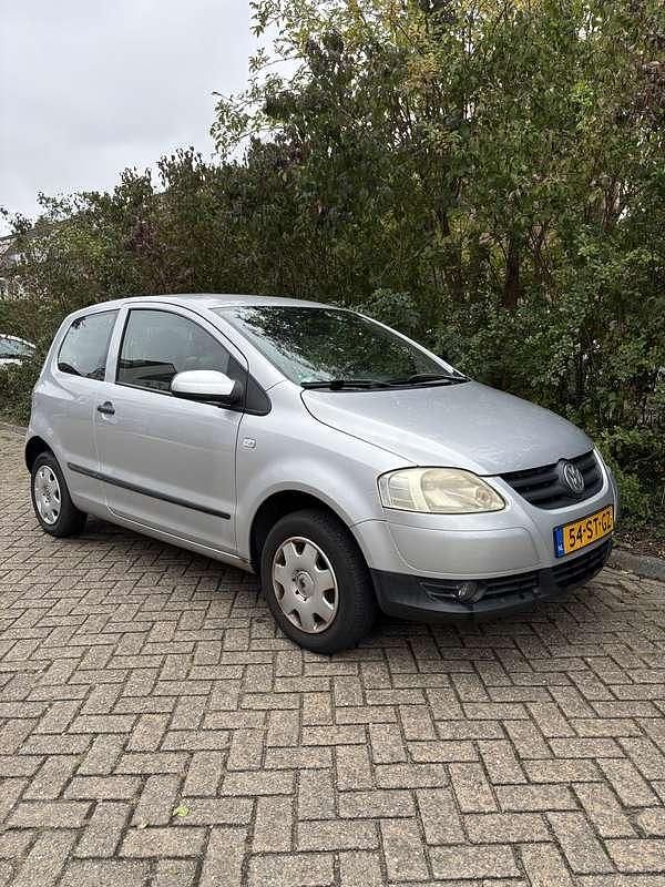 Grijs Gebruikt 2006 VW Fox Trendline Hatchback | € 950 (Eerlijke prijs) - Afbeelding 1/4