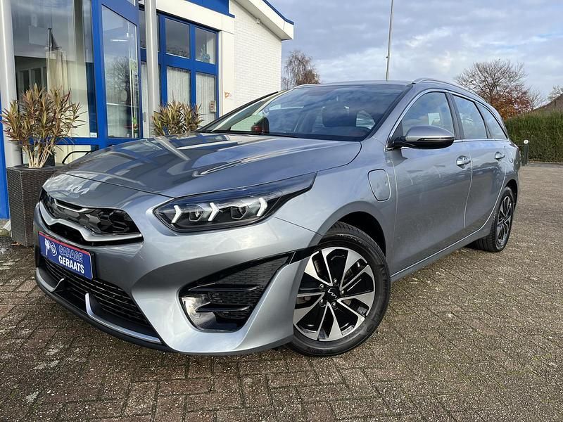 Zilver Gebruikt 2022 Kia Ceed Hatchback | € 22.750 (Eerlijke prijs) - Afbeelding 1/4