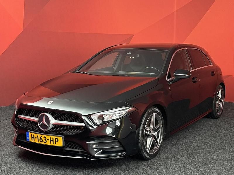 Zwart Occasion 2020 Mercedes A180 Business Hatchback | € 19.900 (Goede deal) - Afbeelding 1/4