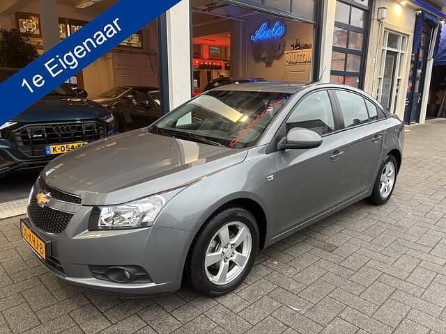 Grijs Occasion 2009 Chevrolet Cruze LS Sedan | € 5.950 (Duur) - Afbeelding 1/4
