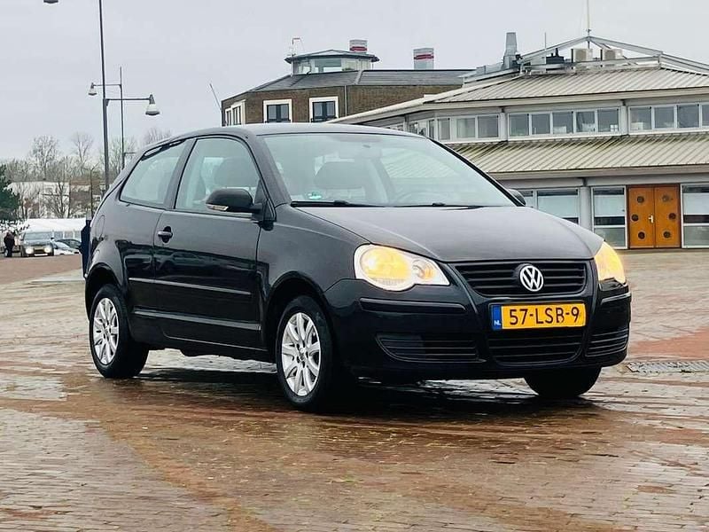 Zwart Gebruikt 2007 VW Polo Comfortline Hatchback | € 2.000 (Goede deal) - Afbeelding 1/4