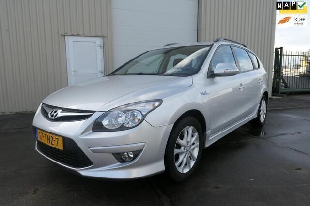 Grijs, metallic lak Gebruikt 2012 Hyundai i30 Stationwagen | € 7.995 (Eerlijke prijs) - Afbeelding 1/4
