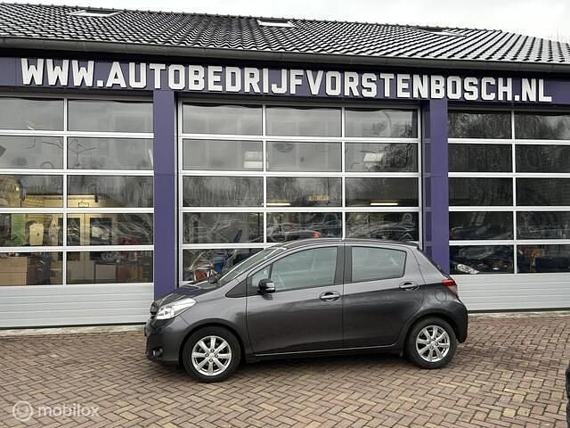 Occasion Toyota Yaris 99 PK (72 kW) 2014 Grijs Hatchback