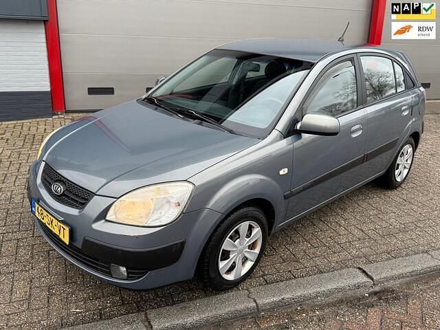 Occasion Kia Rio 97 PK (71 kW) 2006 Grijs Hatchback