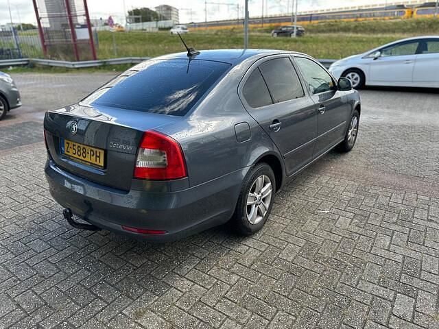 Grijs Gebruikt 2012 Skoda Octavia Elegance Hatchback | € 4.950 (Goede deal) - Afbeelding 1/3