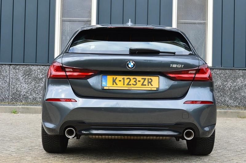 Occasion BMW 120 Executive 180 PK (132 kW) 2021 Grijs Hatchback