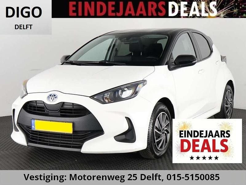 Wit Gebruikt 2022 Toyota Yaris Hybrid Hatchback | € 16.900 (Goede deal) - Afbeelding 1/3