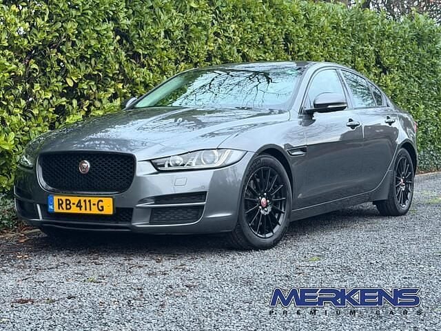 Grijs Gebruikt 2017 Jaguar XE Prestige Sedan | € 9.950 (Eerlijke prijs) - Afbeelding 1/4