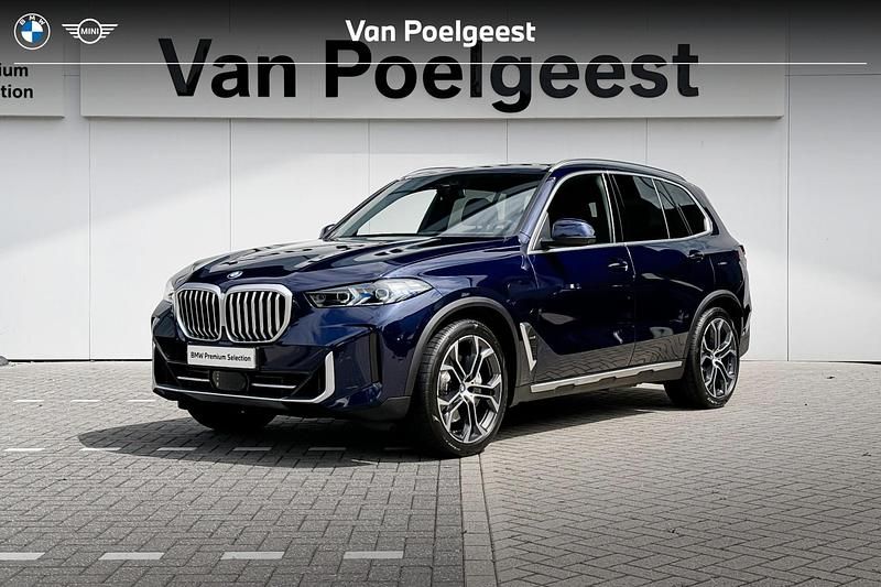 Tansanitblau metallic (blauw metallic) Gebruikt 2023 BMW X5 Comfort Edition SUV | € 86.899 - Afbeelding 1/4