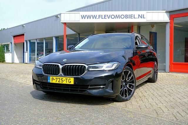 Zwart Gebruikt 2022 BMW 530 Comfort Edition Stationwagen | € 33.450 (Super prijs) - Afbeelding 1/4
