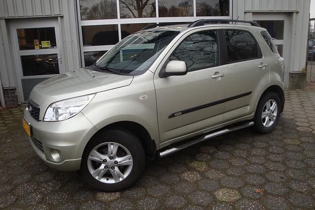 Beige Gebruikt 2010 Daihatsu Terios SUV | € 10.750 (Iets duurder) - Afbeelding 1/4