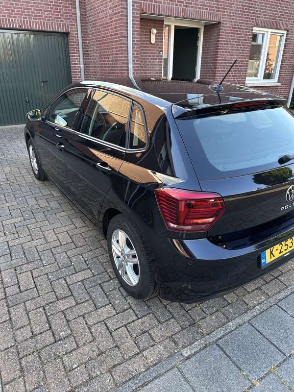 Zwart Gebruikt 2021 VW Polo Comfortline Hatchback | € 14.500 (Goede deal) - Afbeelding 1/4