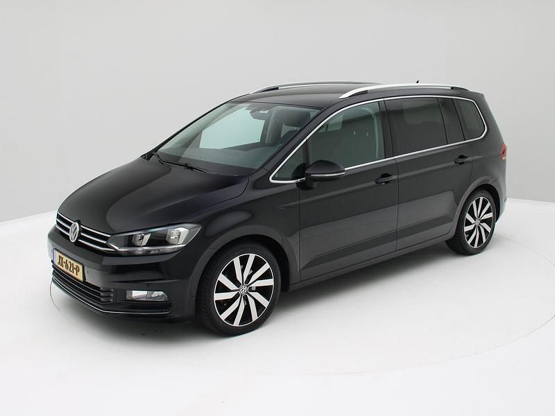 Zwart Occasion 2016 VW Touran Highline MPV | € 18.550 (Super prijs) - Afbeelding 1/4
