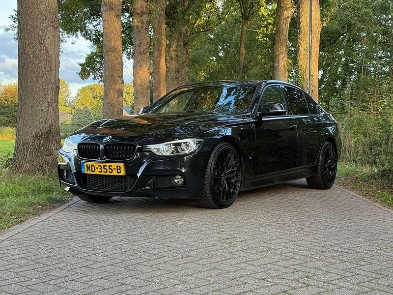 Zwart Gebruikt 2016 BMW 330e Sedan | € 14.500 - Afbeelding 1/4