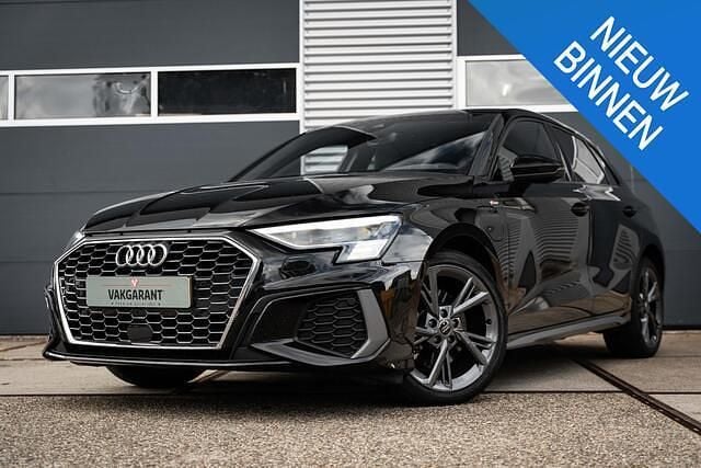 Zwart Gebruikt 2021 Audi A3 Sportback Competition Hatchback | € 24.950 (Super prijs) - Afbeelding 1/4
