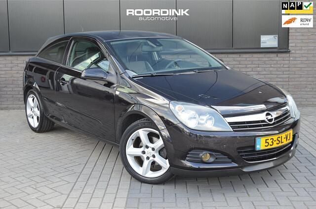 Zwart Gebruikt 2006 Opel Astra GTC Hatchback | € 1.899 (Eerlijke prijs) - Afbeelding 1/3