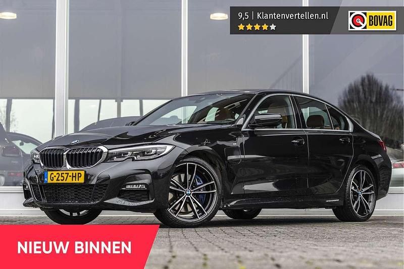 Zwart Occasion 2019 BMW 330e Executive Sedan | € 31.450 (Iets duurder) - Afbeelding 1/4