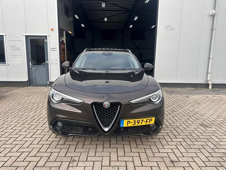 Gebruikt 2017 Alfa Romeo Stelvio SUV | € 19.900 (Eerlijke prijs) - Afbeelding 1/4