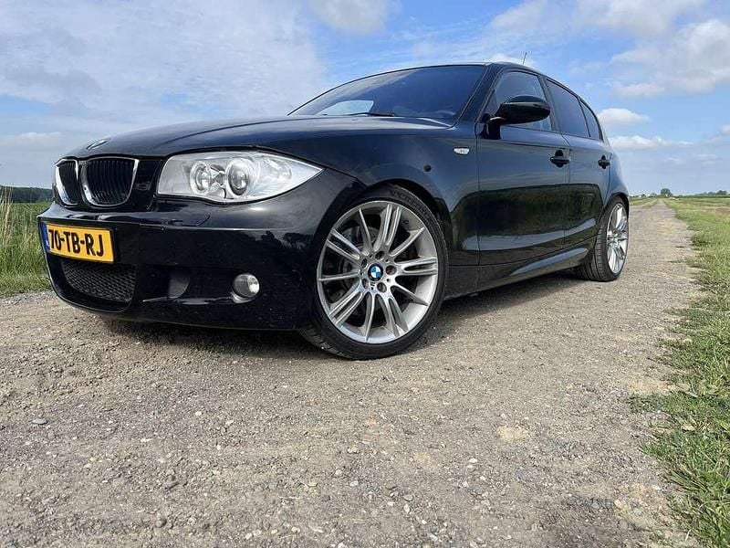 Zwart Gebruikt 2006 BMW 130 Hatchback | € 12.500 - Afbeelding 1/4