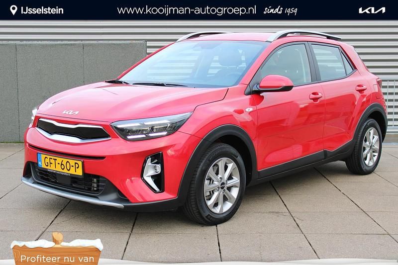 Signal red m Occasion 2024 Kia Stonic SUV | € 23.950 (Eerlijke prijs) - Afbeelding 1/4