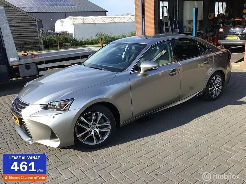 Grijs Occasion 2018 Lexus IS300h Sedan | € 34.800 - Afbeelding 1/4