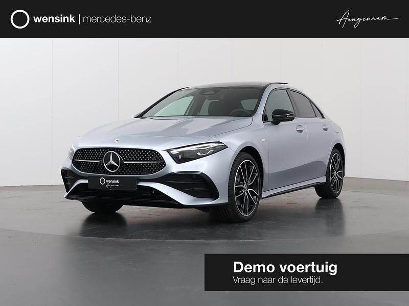 Zilver Gebruikt 2025 Mercedes A250 Business Sedan | € 44.900 (Duur) - Afbeelding 1/4