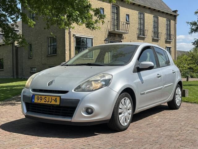 Grijs Gebruikt 2011 Renault Clio R.S. Collection Hatchback | € 3.440 (Goede deal) - Afbeelding 1/4
